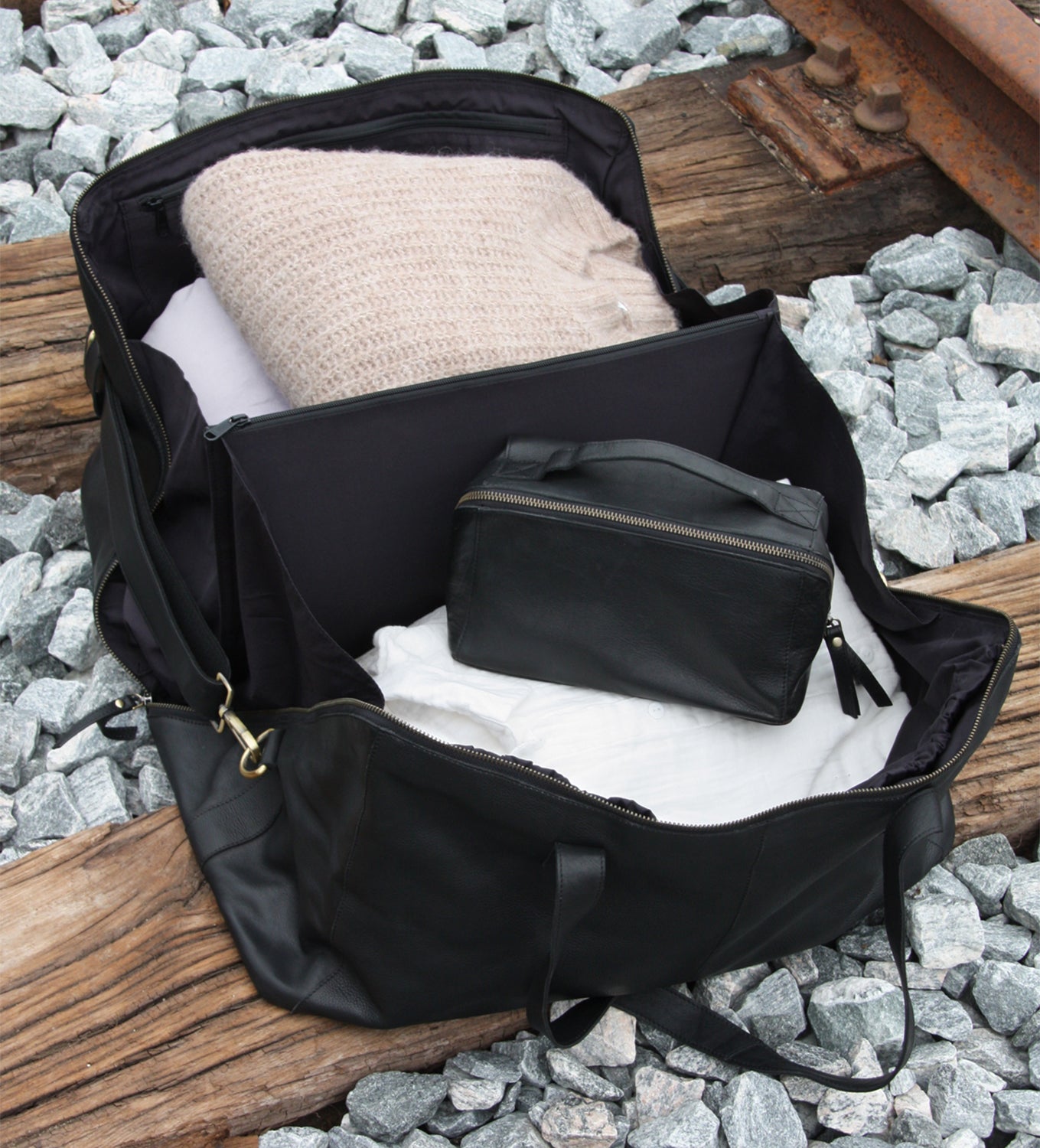 Treats Levi Bags Black